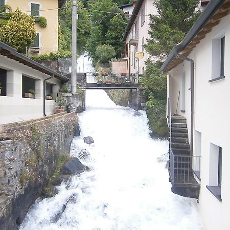 Casa In Riva Al Lago ヴァレンナ エクステリア 写真