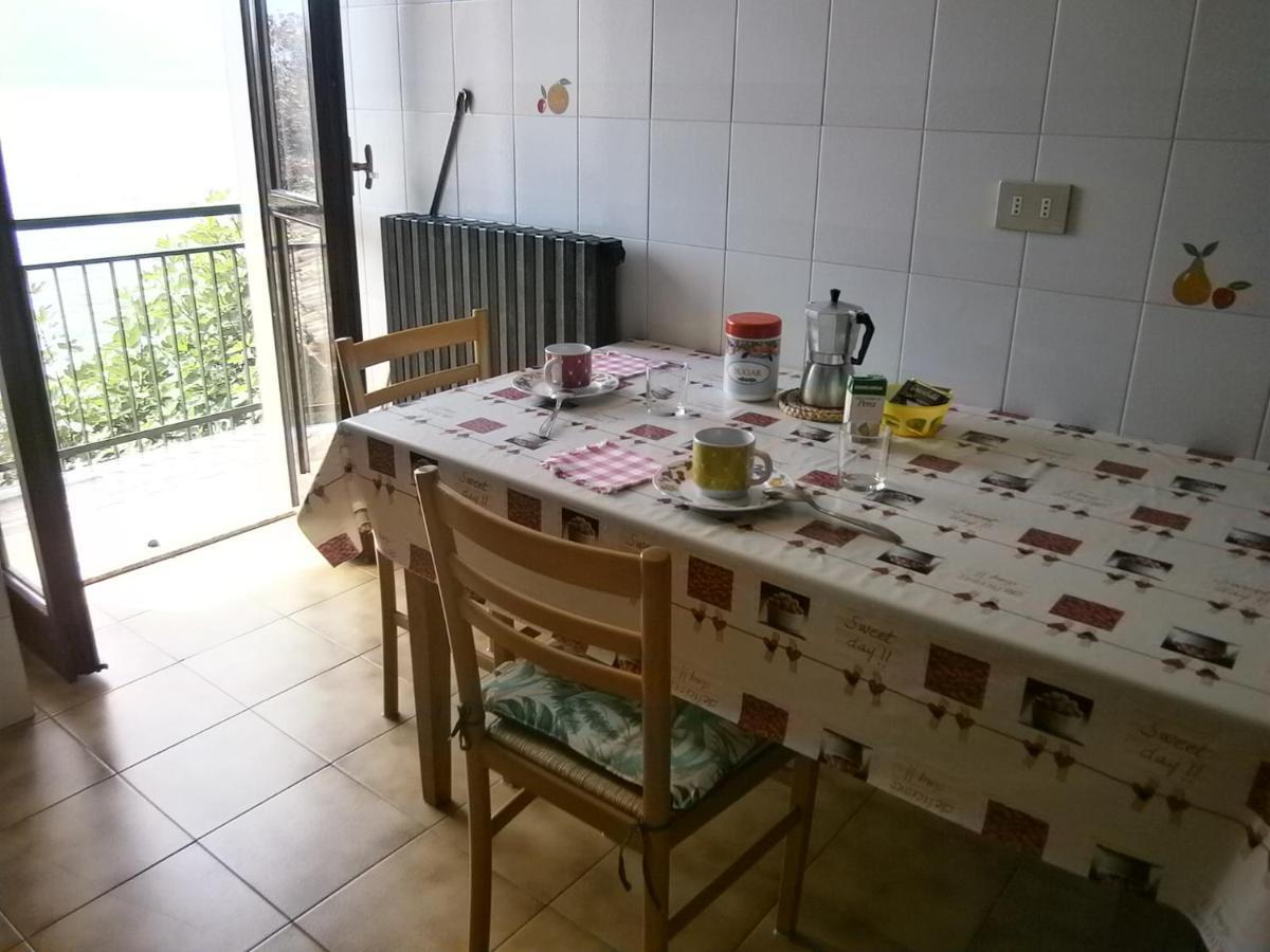 Casa In Riva Al Lago ヴァレンナ エクステリア 写真