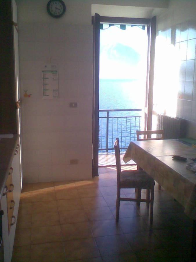 Casa In Riva Al Lago ヴァレンナ エクステリア 写真