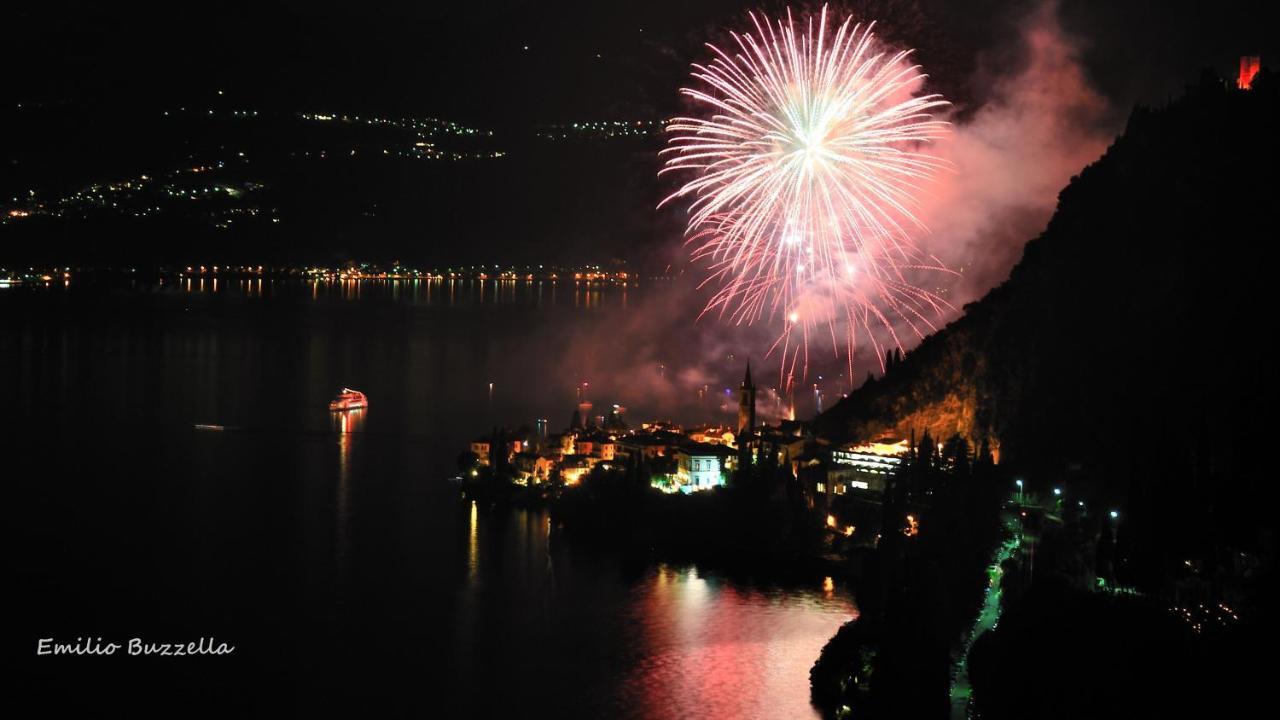 Casa In Riva Al Lago ヴァレンナ エクステリア 写真