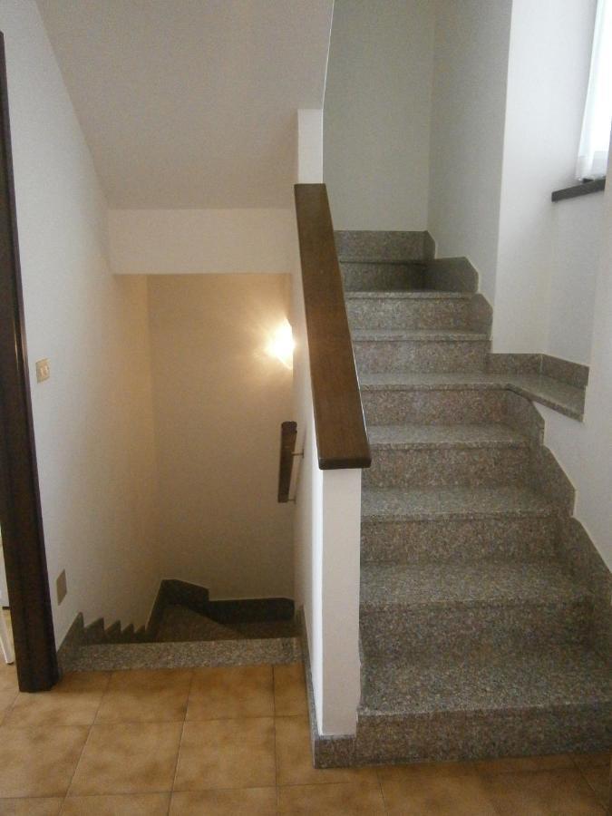 Casa In Riva Al Lago ヴァレンナ エクステリア 写真